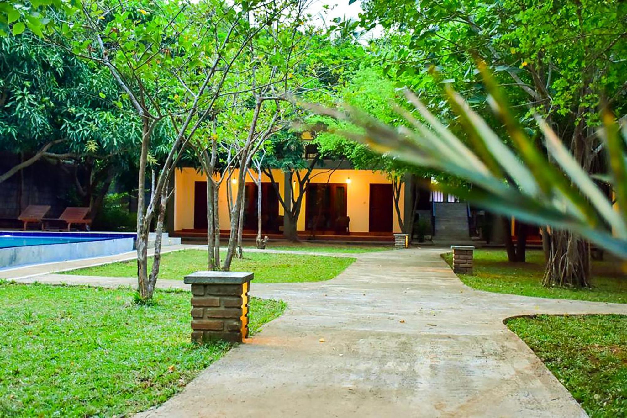 Tropicara Resort 시기리야 외부 사진