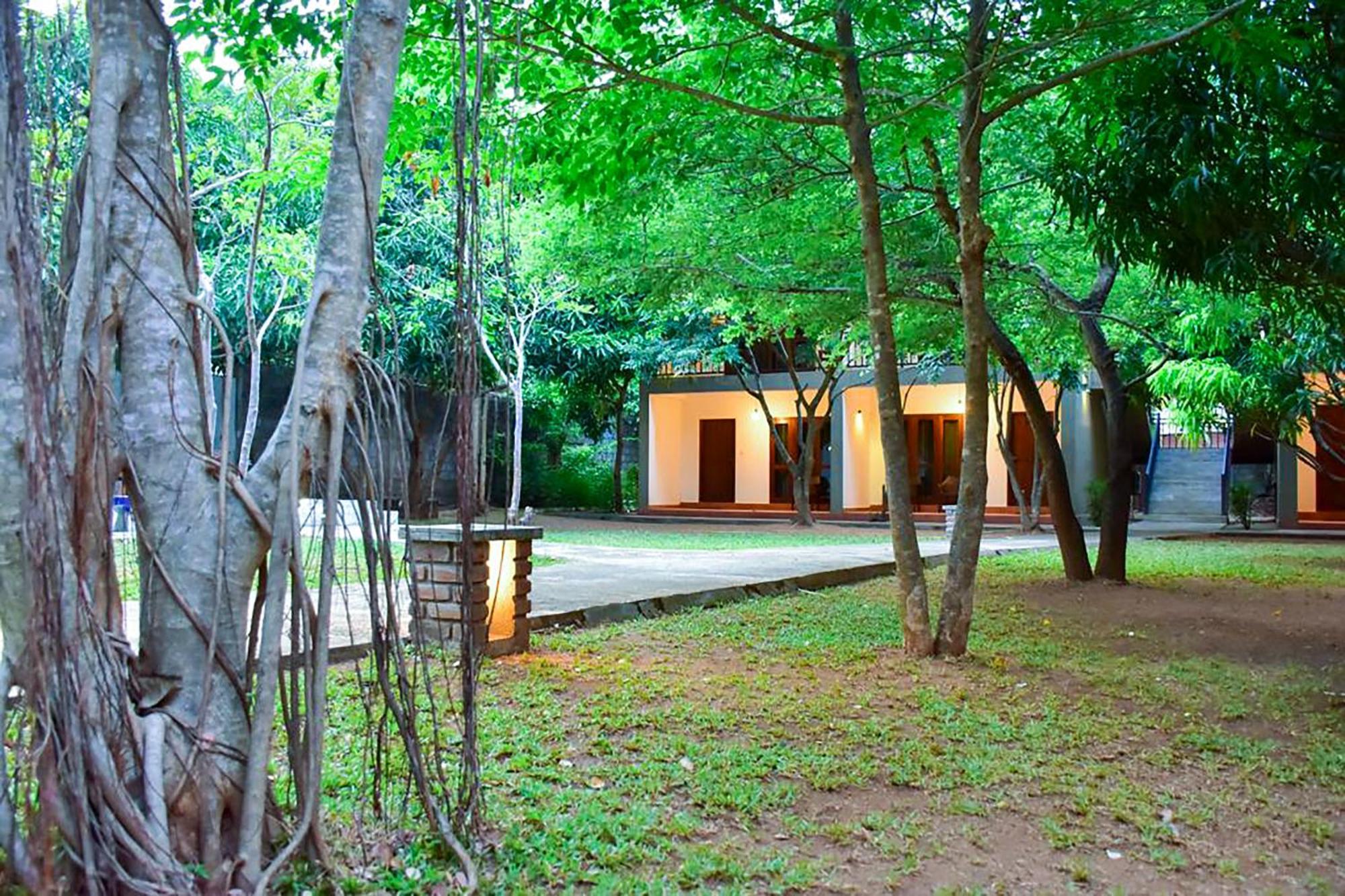 Tropicara Resort 시기리야 외부 사진