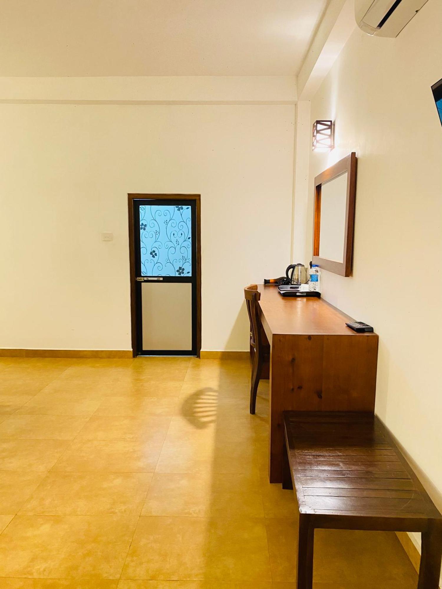 Tropicara Resort 시기리야 외부 사진